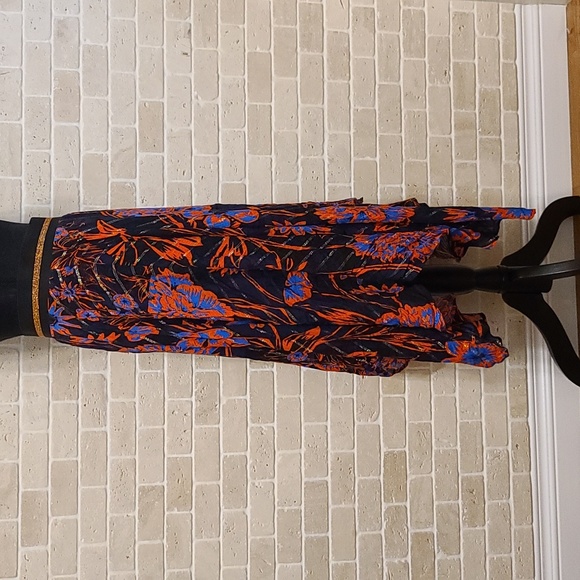 Desigual New Women's Black and Red Floral Prints Viscose Hanky Hem Skirt (Sz M) - Picture 3 of 12